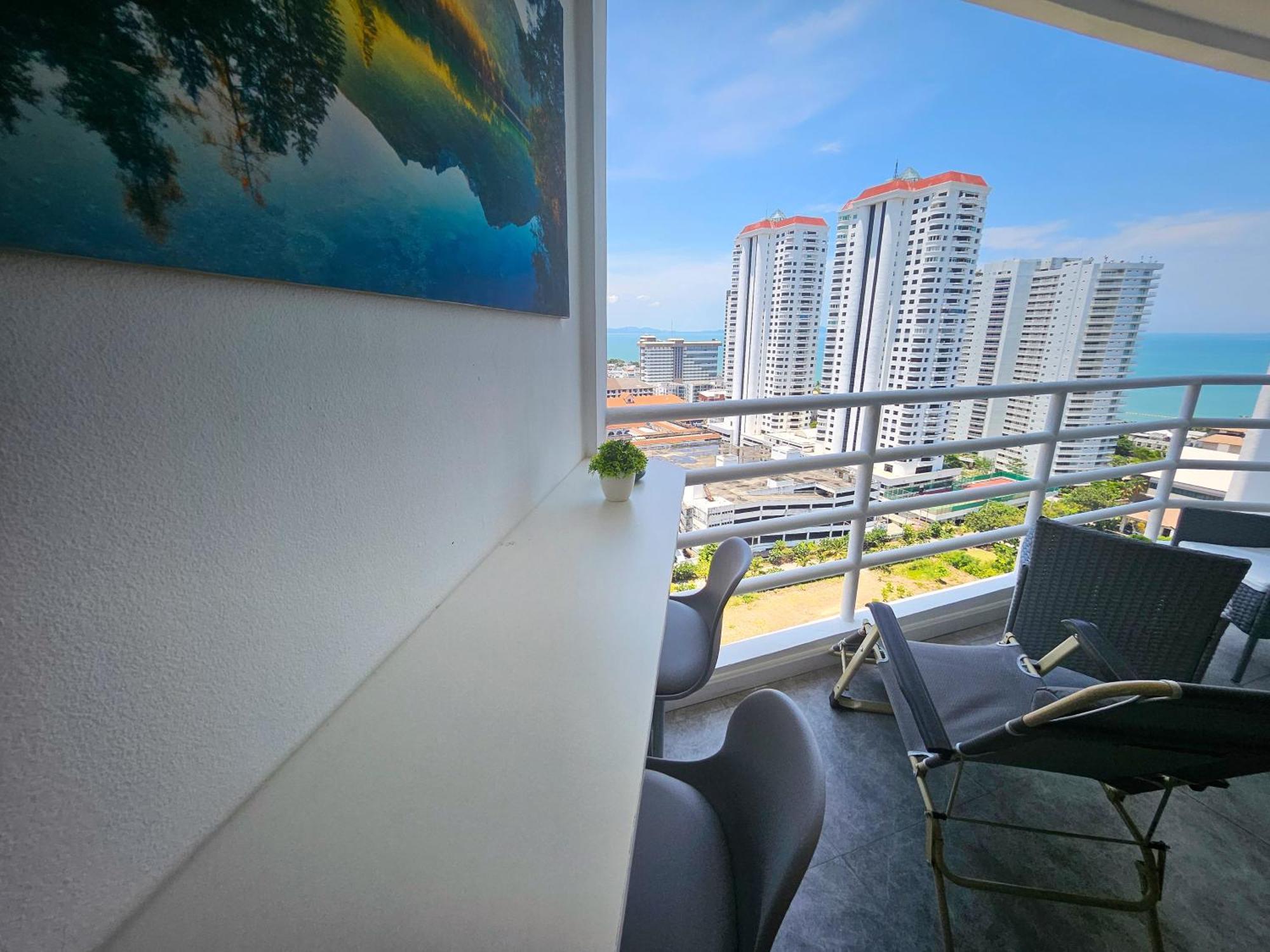 View Talay 5 Jomtien Beachfront Pattaya Exterior foto